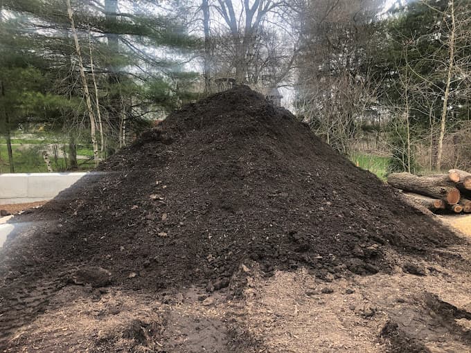 Premium Mulch Pile 2